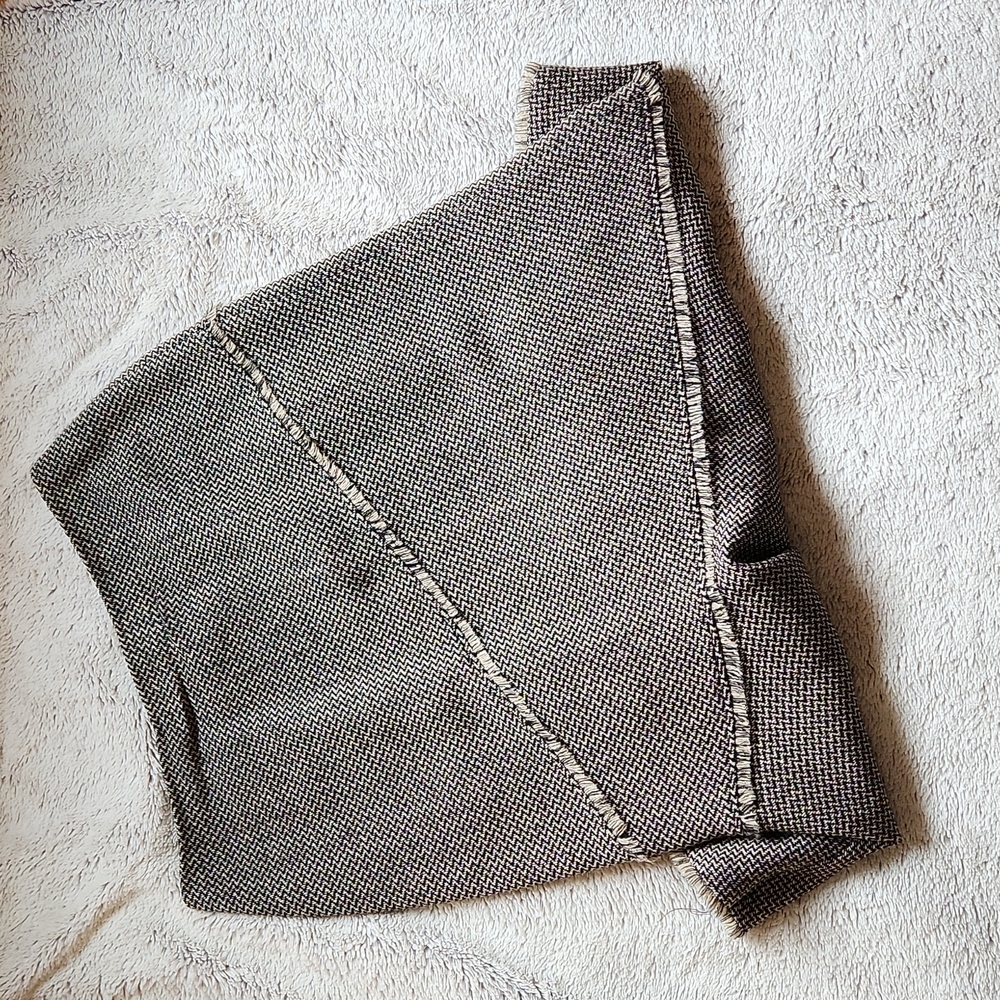 Classifies Entier 100% wool tiered skirt beige tan black size 4
